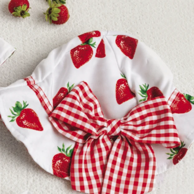 casual midi dressMeia Pata Strawberry Hat