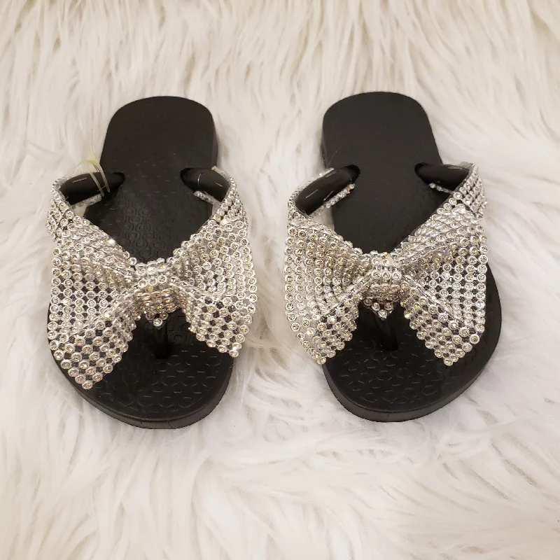 relaxed fit dressJewel Bow Flip Flop