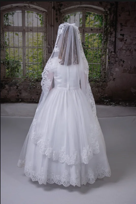 off-the-shoulder dressExtra Length Lace Veil