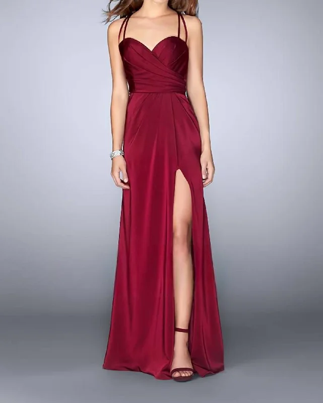 wrap dressGathered Jersey Dress With A Side Slit In Burgundy